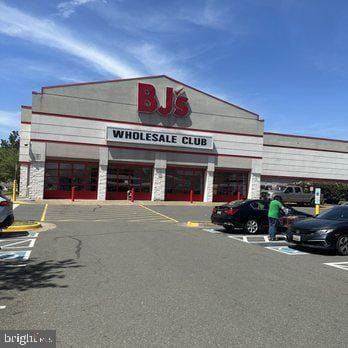 Building Photo - 16 S Van Dorn St