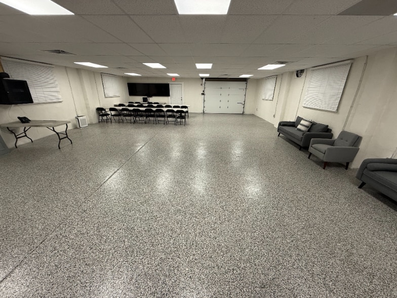 Building Photo - 601 N Orchard Rd