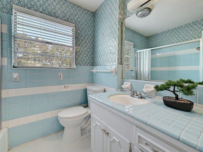 Building Photo - 1802 Temple Dr