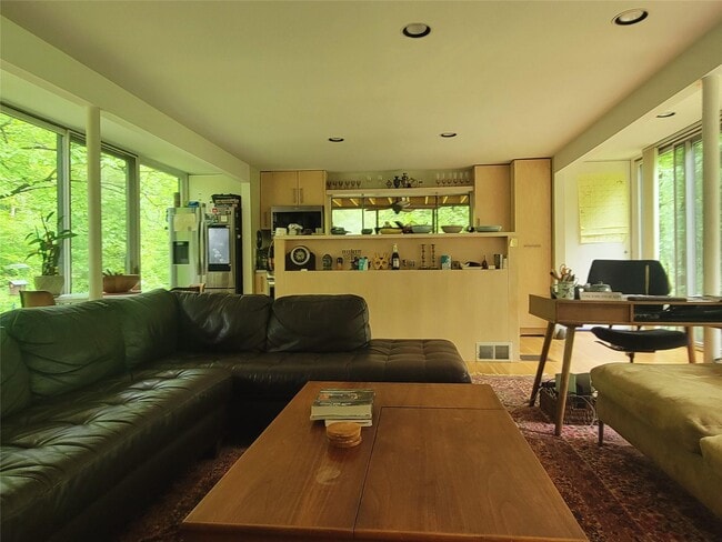 Building Photo - 51 Lake Celeste Dr