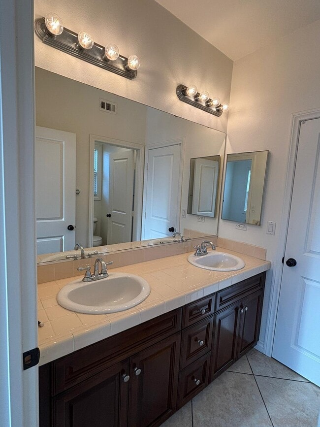 Building Photo - 1612 Picket Fence Dr