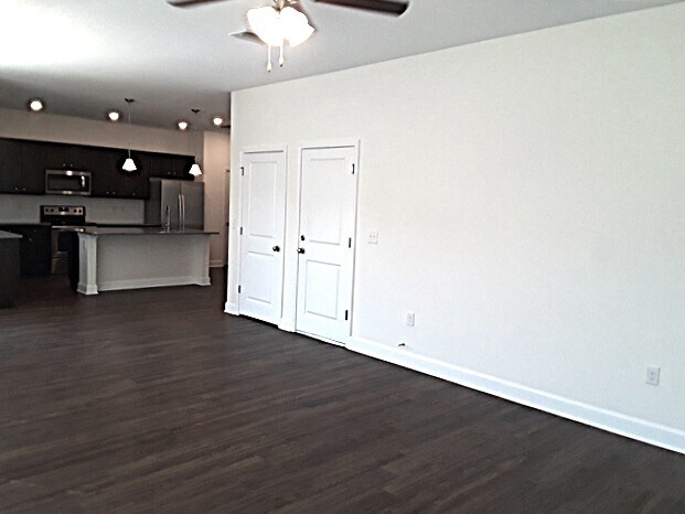 Building Photo - 521 Pine Terrace Dr