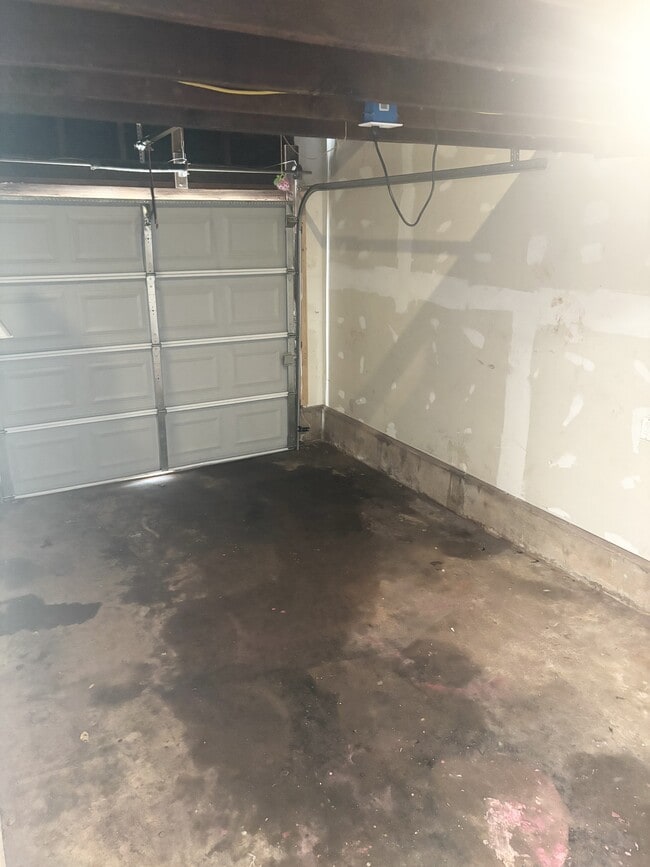 Building Photo - 3049 NE 15th St