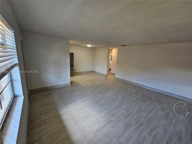 Building Photo - 4621 SW 33rd Ave