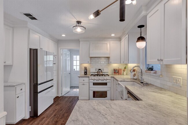 Building Photo - 9527 Enstone Cir