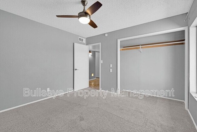 Building Photo - 847 W Juanita Ave