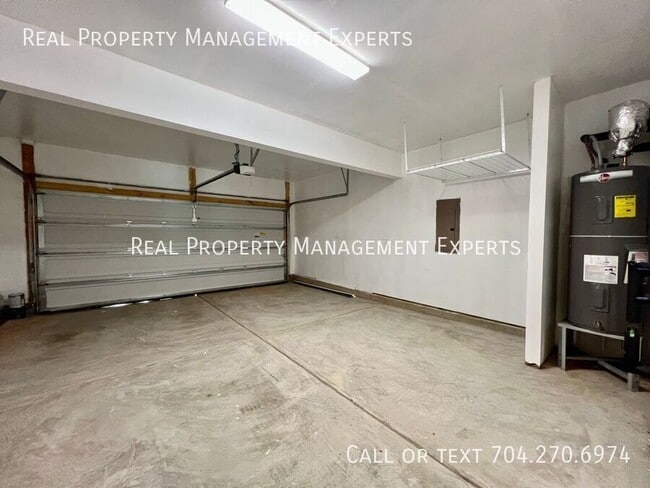Building Photo - 3031 Blf Hl Ln