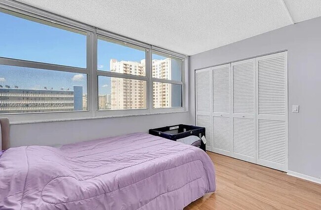 Building Photo - 1880 S Ocean Dr