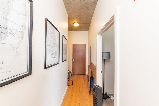 Building Photo - 235 W Van Buren St