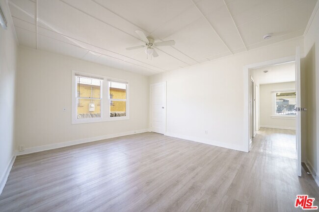 Building Photo - 229 E 85th St