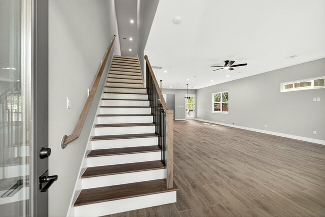 Building Photo - 4517 Larch Ln
