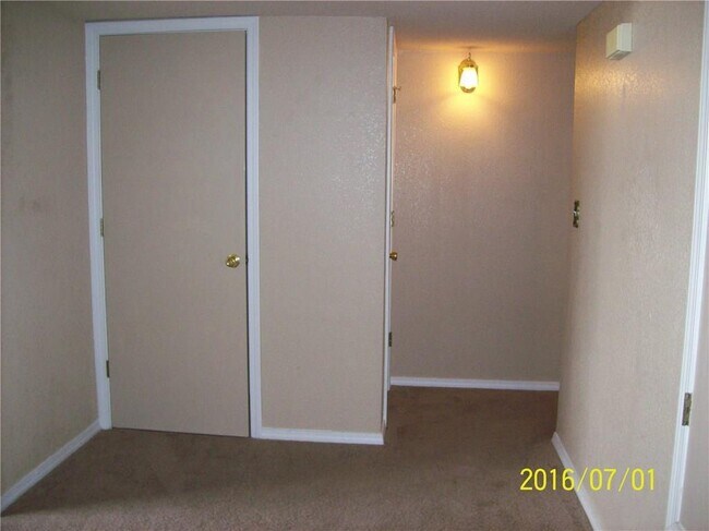 Building Photo - 11793 Corona Crest Ave