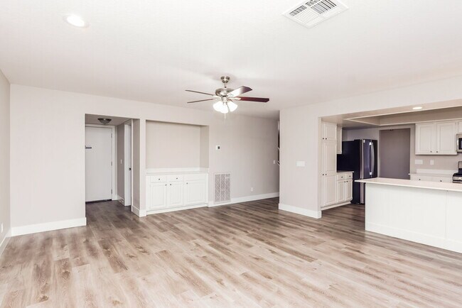 Building Photo - 333 Santa Monica Dr