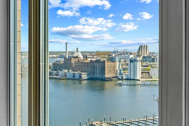 Building Photo - 100 Harborview Dr