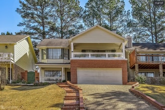 Building Photo - Beautiful 2 Bedroom, 2 Bathroom home with ...