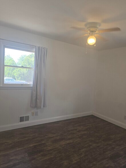 Building Photo - 771 Kennedy Ave