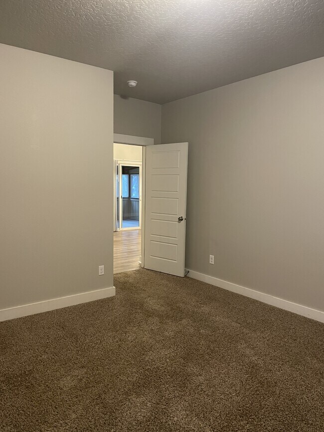 Building Photo - 447 N Baxter Way