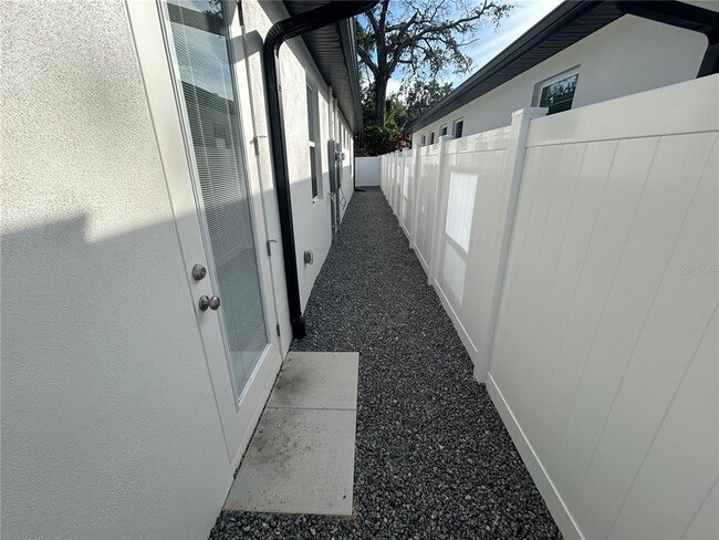 Building Photo - 424 E Jessup Ave