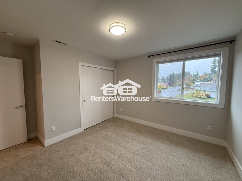 Building Photo - 9603 S 242nd Ct
