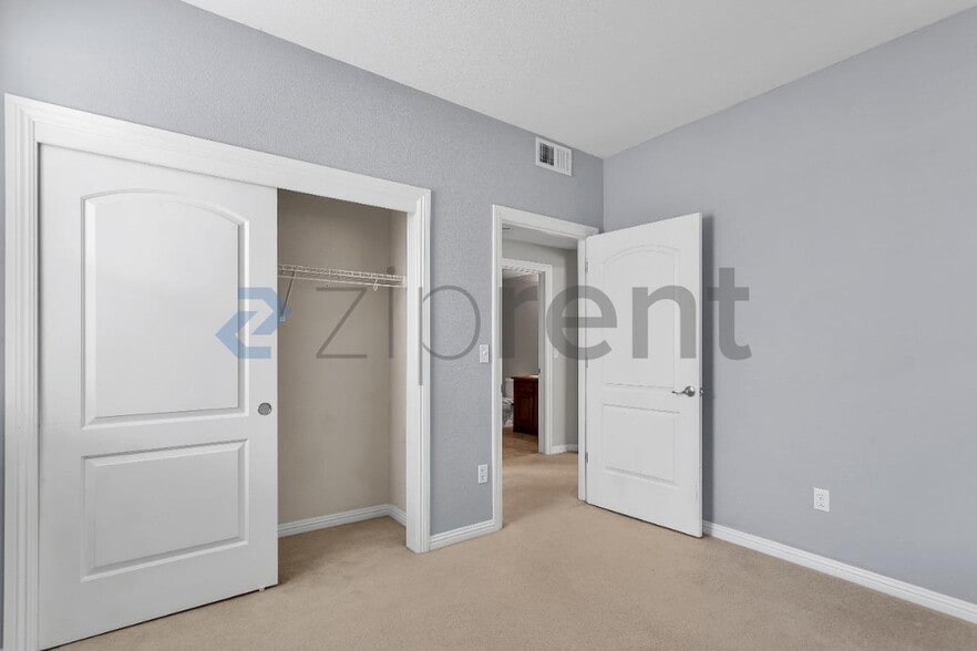 Building Photo - Unit 5405
