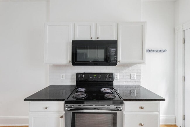 Building Photo - Beautiful historic Church Hill Rowhome for...