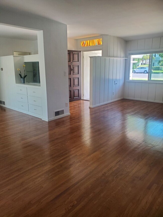 Building Photo - Recently Upgraded and Refreshed House with Pool and Casita