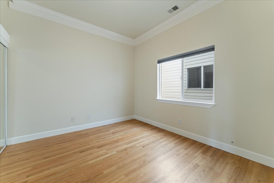 Building Photo - 4619 Lincoln Way
