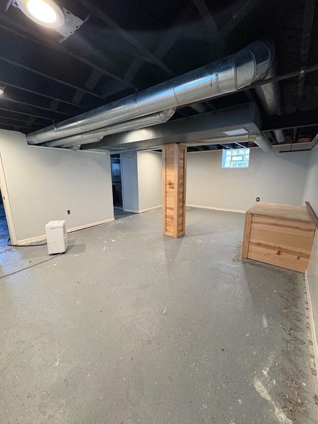 Building Photo - 1219 S 50th St