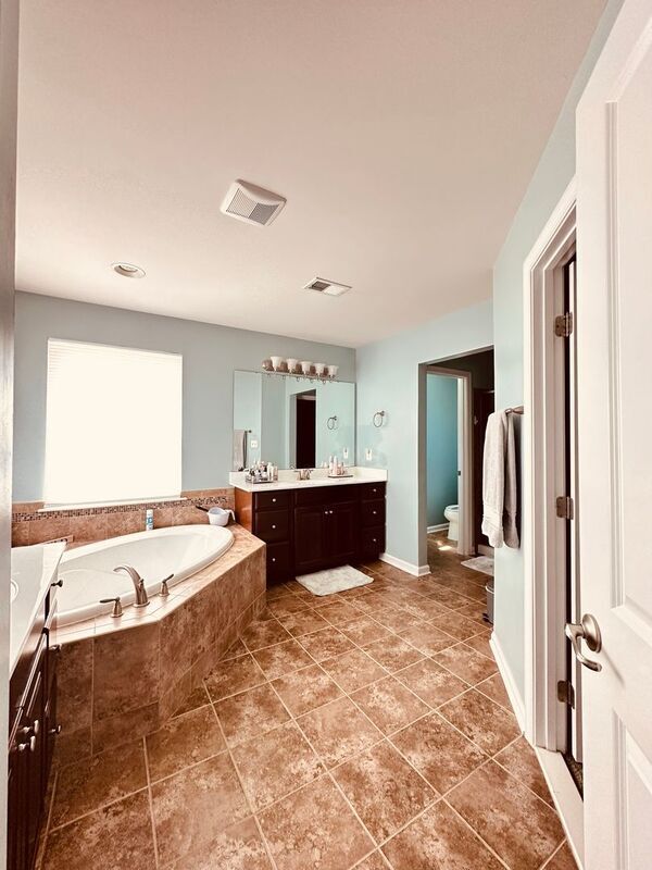 Building Photo - 4536 Briarwood Dr