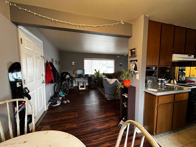 Building Photo - Locust312 (CW-KS)