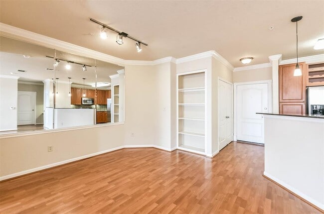 Building Photo - 1711 Old Spanish Trail