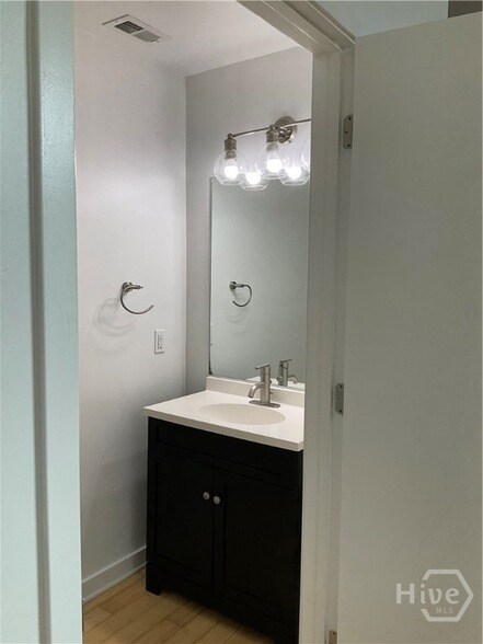 Building Photo - 545 Berrien St