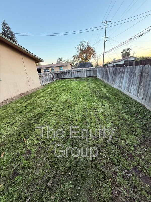 Building Photo - 399 S Valencia Blvd