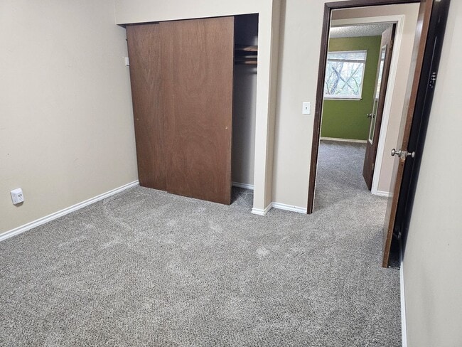 Building Photo - 3 Bedroom 1.5 Bathroom Single Family Home ...