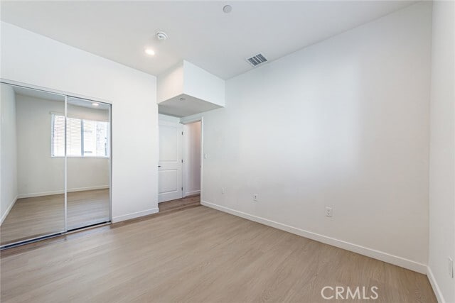 Building Photo - 14944 Moorpark St