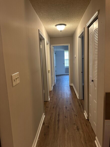 Building Photo - 37 Mendrey Ct
