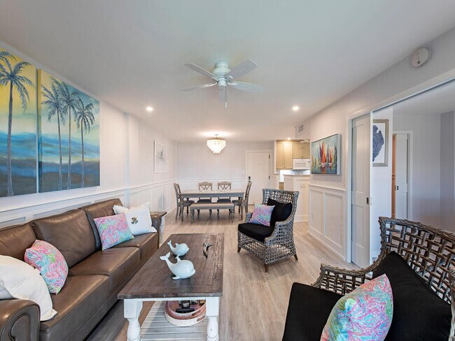 Building Photo - 555 Park Shore Dr