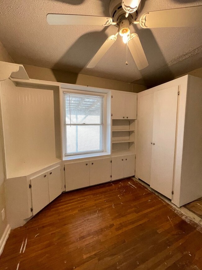 Building Photo - 3 bedroom 1 bath house