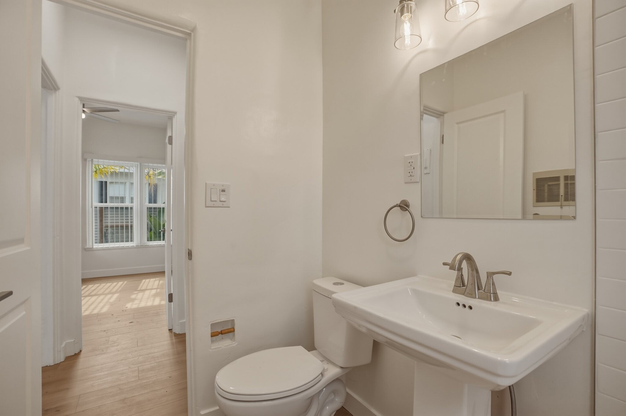 Building Photo - 2317 Ocean Park Blvd