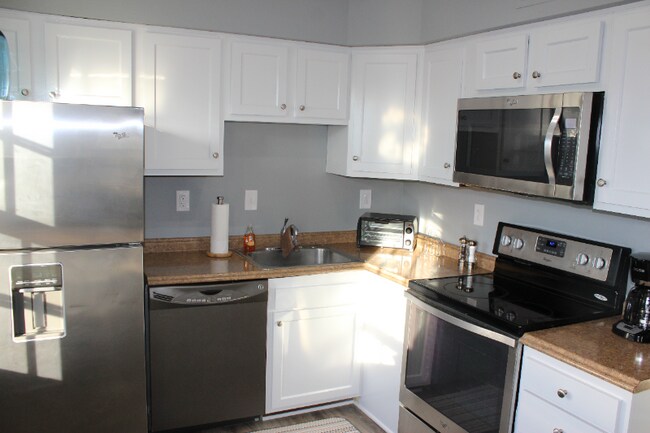 Building Photo - 2110 38th St SE