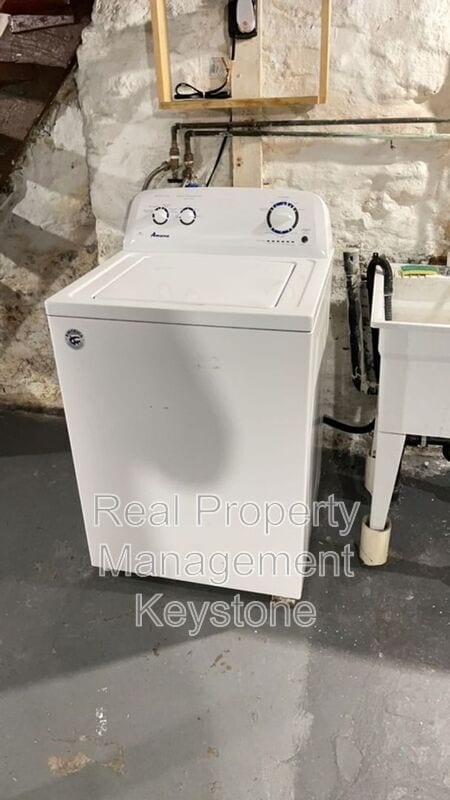 Building Photo - 33 Merritt Ave