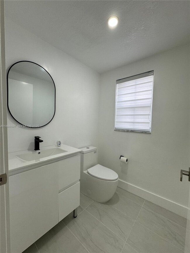 Building Photo - 16820 SW 1st Manor