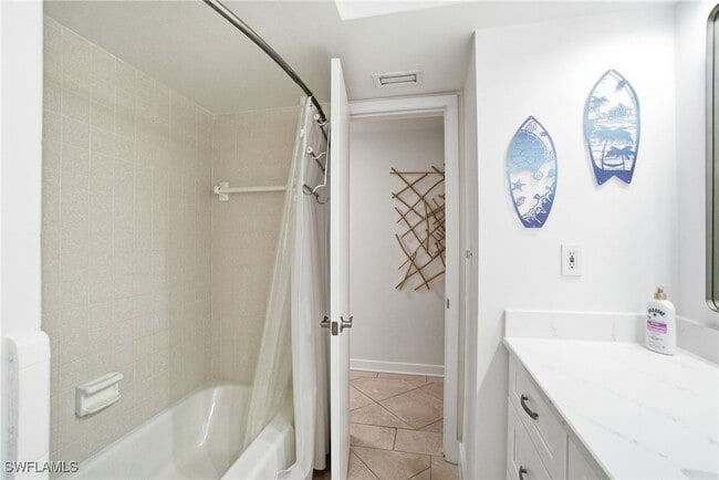 Building Photo - 560 Cypress Way E