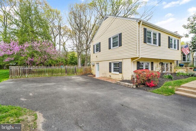 Building Photo - 4408 Tarpon Ln