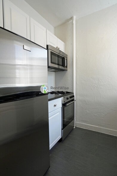 Building Photo - 78 Brainerd Rd