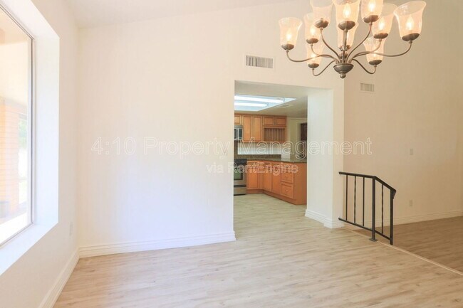 Building Photo - 951 E Leeward Ln