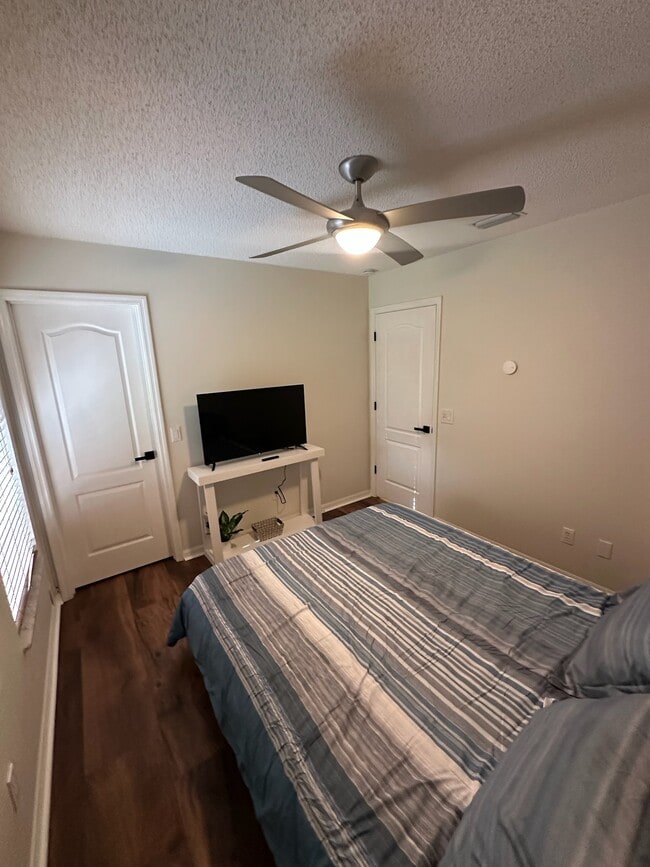 Building Photo - 8960 Huntington Pointe Dr