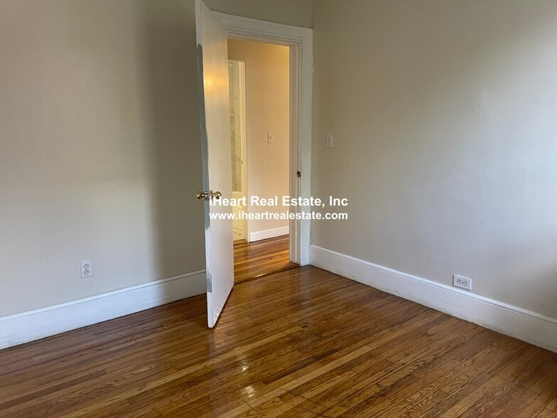 Building Photo - 338 K St