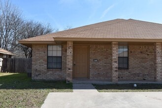 Building Photo - 907 CRYM