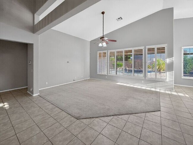 Building Photo - Charming 4 Bedrooms/ 3.5 Bath Home in Desirable Fox Crossing!!